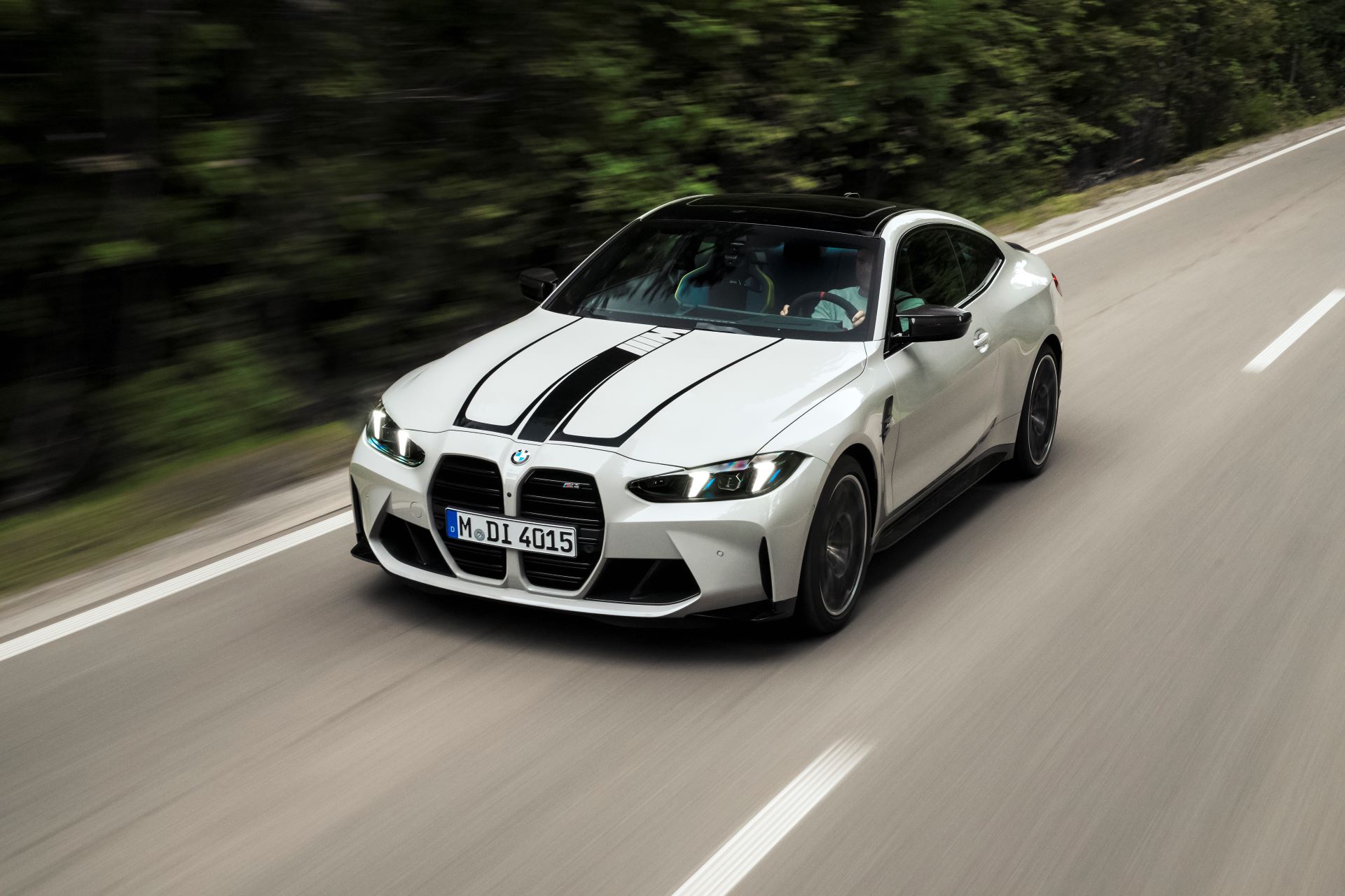 Nowe BMW serii 4 i BMW M4 wjeżdżają na salony. Operacja plastyczna się udała - p90536825_highres_the-new-bmw-m4-coup.jpg